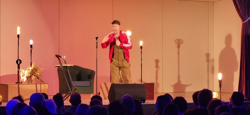 feestzaal-met-podium